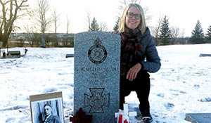 Family visits gravesite of Victoria Cross  recipient, George Harry Mullin